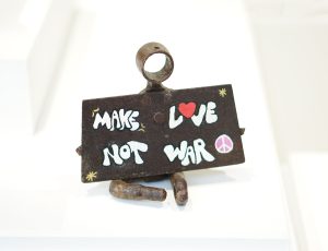 El Matador Del Muerte ‘Make Love Not War’, Metal, 14 x 15 x 11cm, £375